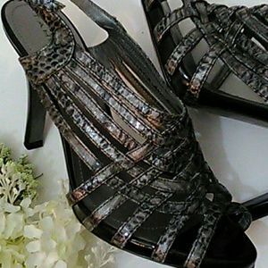 NWOT Tahari strappy reptile heel sa…
